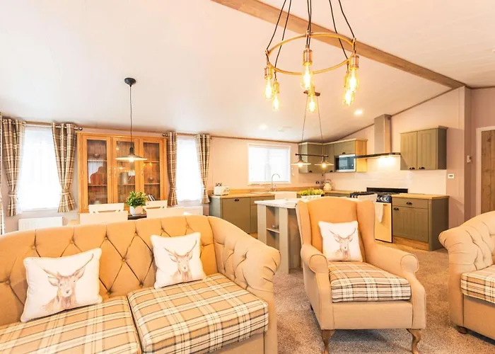 Cherry Lodge With Hot Tub